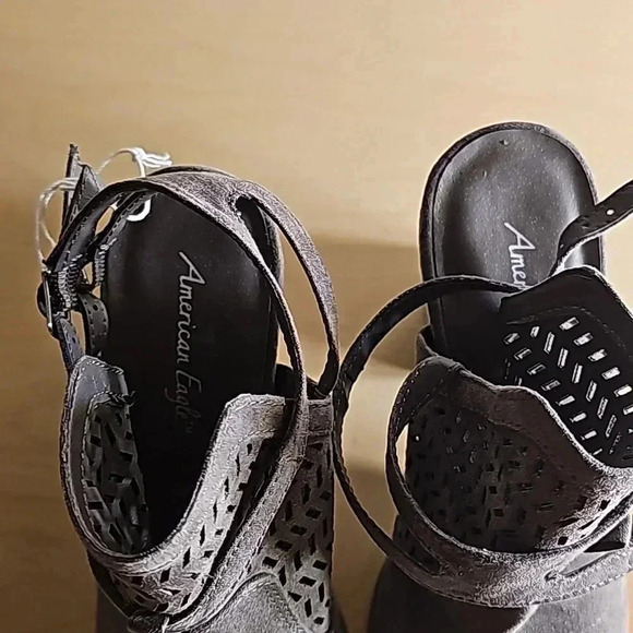 NWT Womens American Eagle Grey Suede Laser Cut Out Chunky Heel Booty Sz 7 - Picture 2 of 6